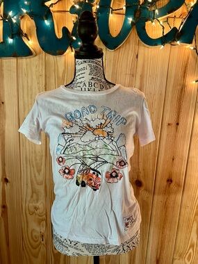 ✌️☮️ True Religion White Graphic Tee✌️☮️